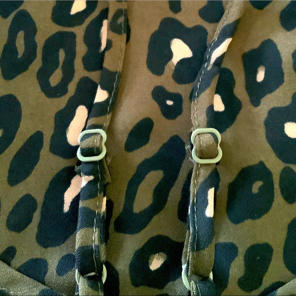 Beautiful Sleeveless Camisole - Picture 8 of 10